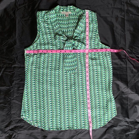 Roz & Ali vibrant green geometric pattern sleeveless blouse with neck bow tie - Picture 9 of 12